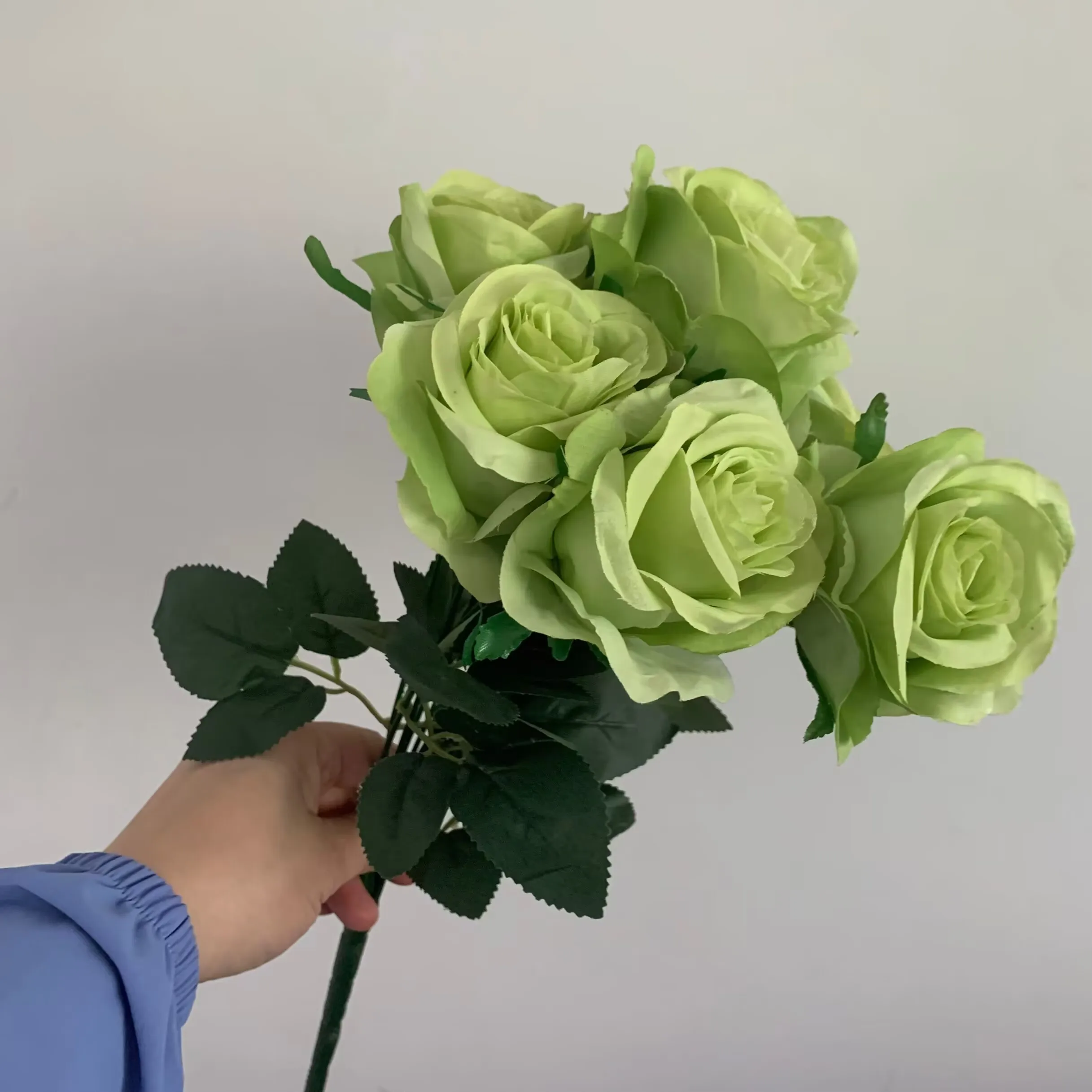 9 Köpfe Rosenstrauß Künstliche Blume Grün Hellgrün Dunkelgrüne Rose Gefälschte Rose Heimdekoration Hochzeit – Detail 3