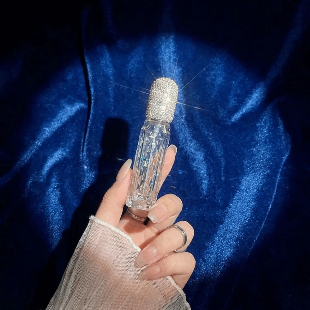 12ml Glass Atomizer Exquisite Creative Refillable Spray Bottle Flash Portable Rhinestone Oil Diffuser Bottle Home Decor