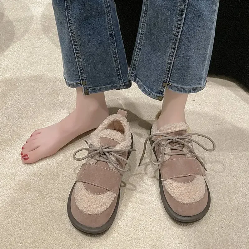 Zimowe krótkie pluszowe mieszkania bawełniane buty sznurowane Casual Trend buty 2024 nowe modne ciepłe wygodne buty damskie Mujer