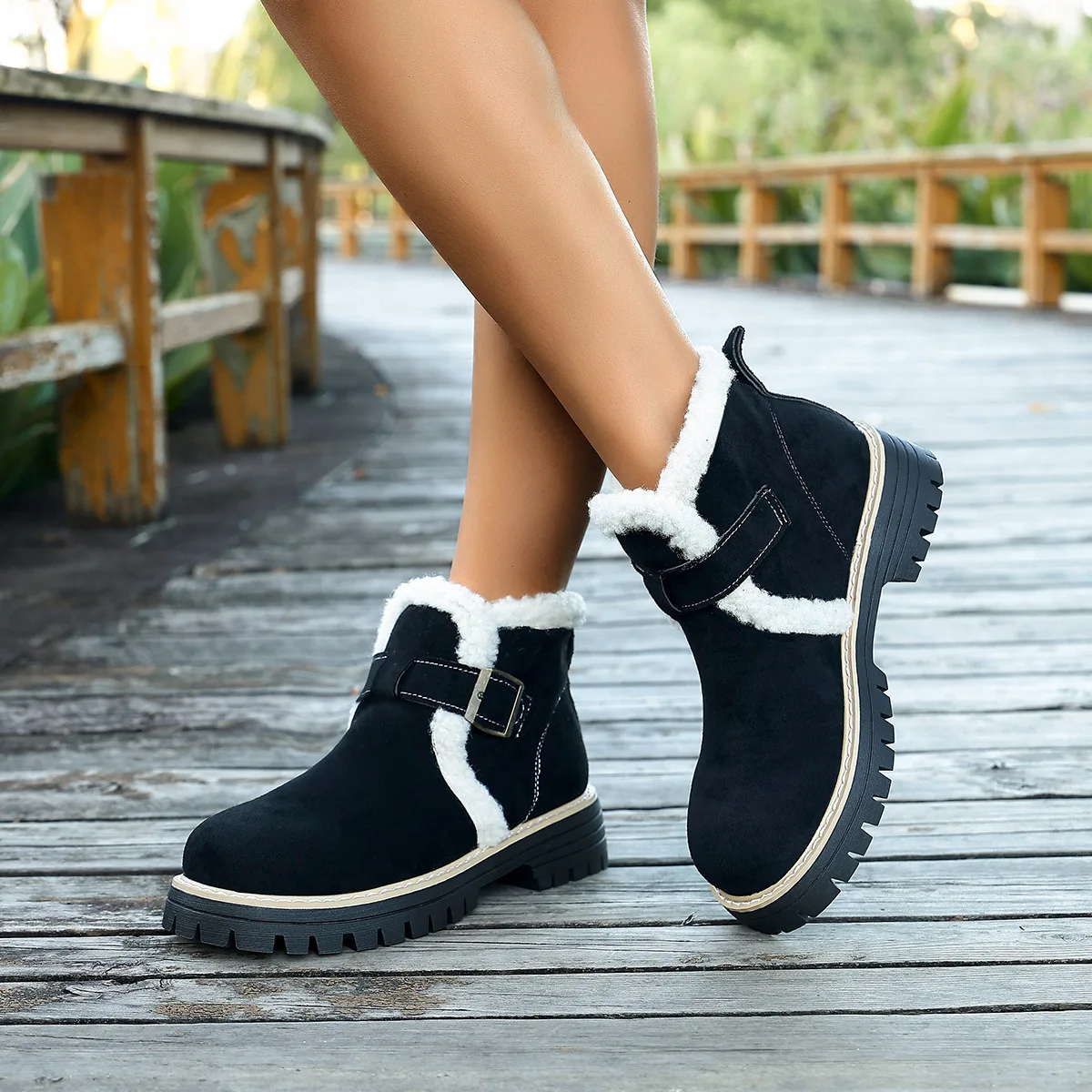 

Fleece thick-soled British-style plus-size cotton shoes for women's 2025 winter new style warm round-toed buckle fleece ankle bo