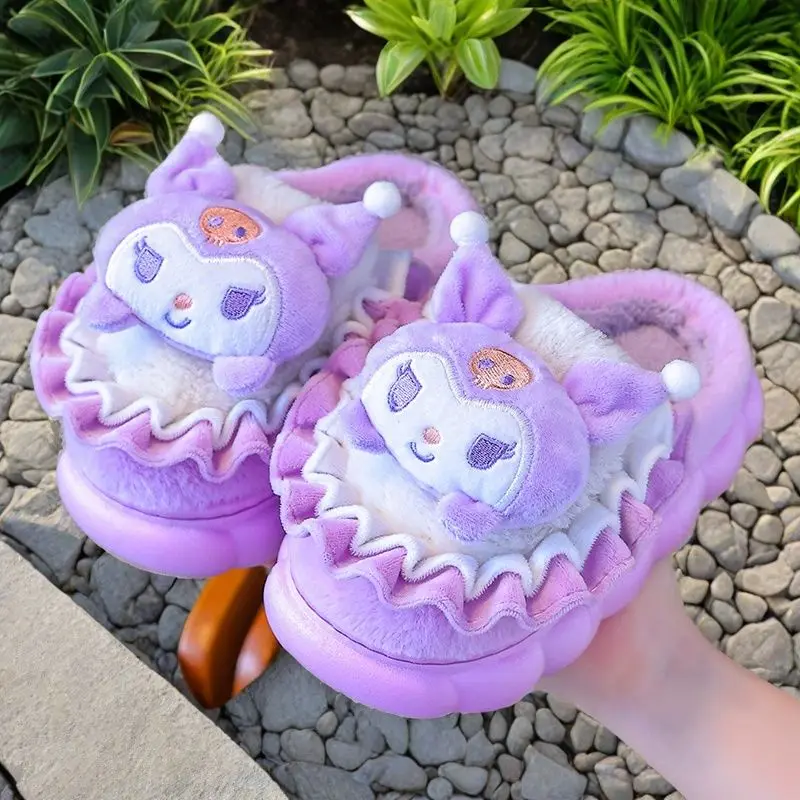 รองเท้าแตะผ้าฝ้ายสไตล์ใหม่สำหรับเด็ก Sanrio ลายคุโรมิ สำหรับเด็กผู้หญิง บุขนกำมะหยี่ น่ารัก สไตล์คู่พ่อแม่ลูก สำหรับเด็กขนาดกลางและใหญ่