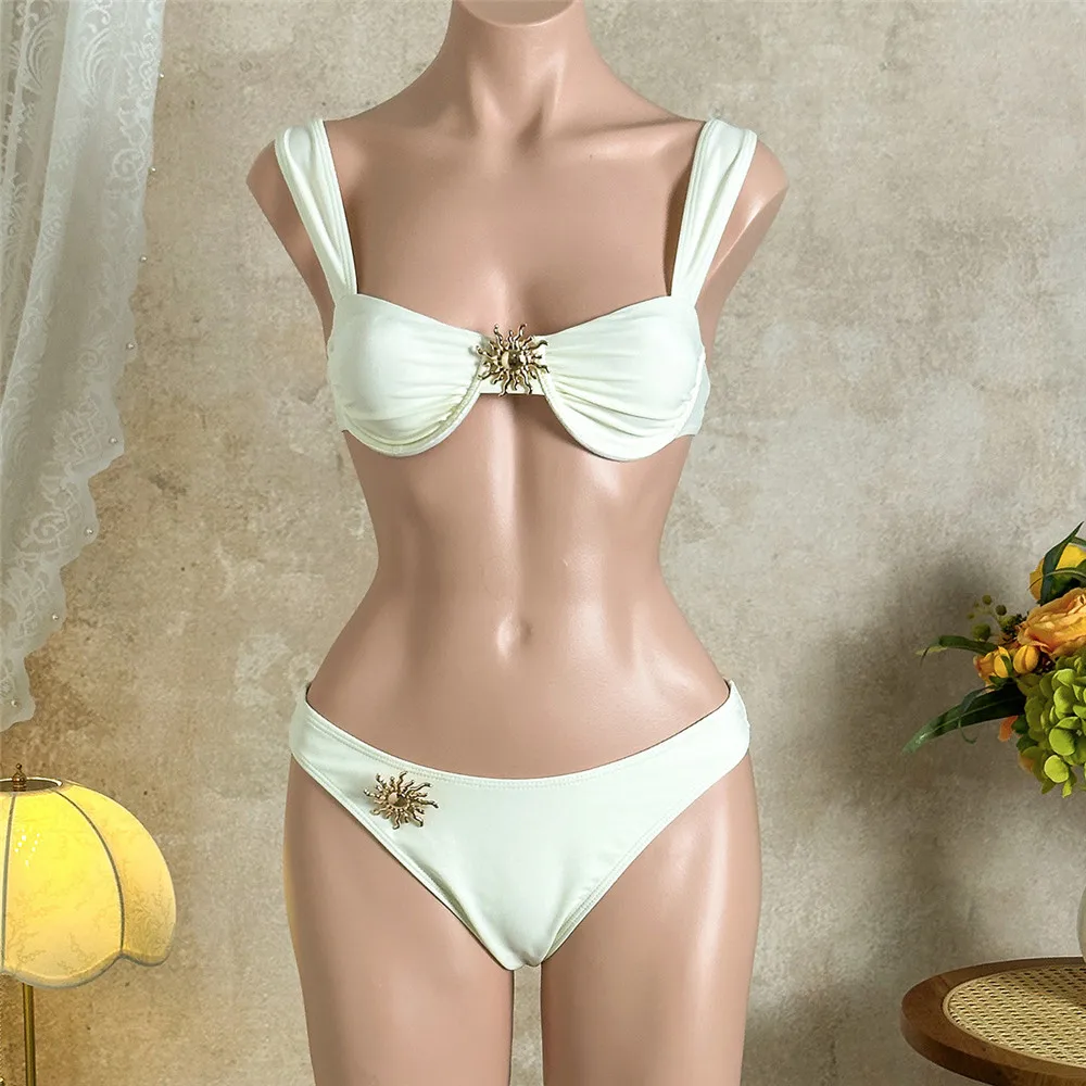 Bikini de Metal con realce para Mujer, traje de baño con faldas, traje de baño Sexy para cubrir, ropa de baño para Mujer 2026, conjuntos de Bikinis de 3 piezas