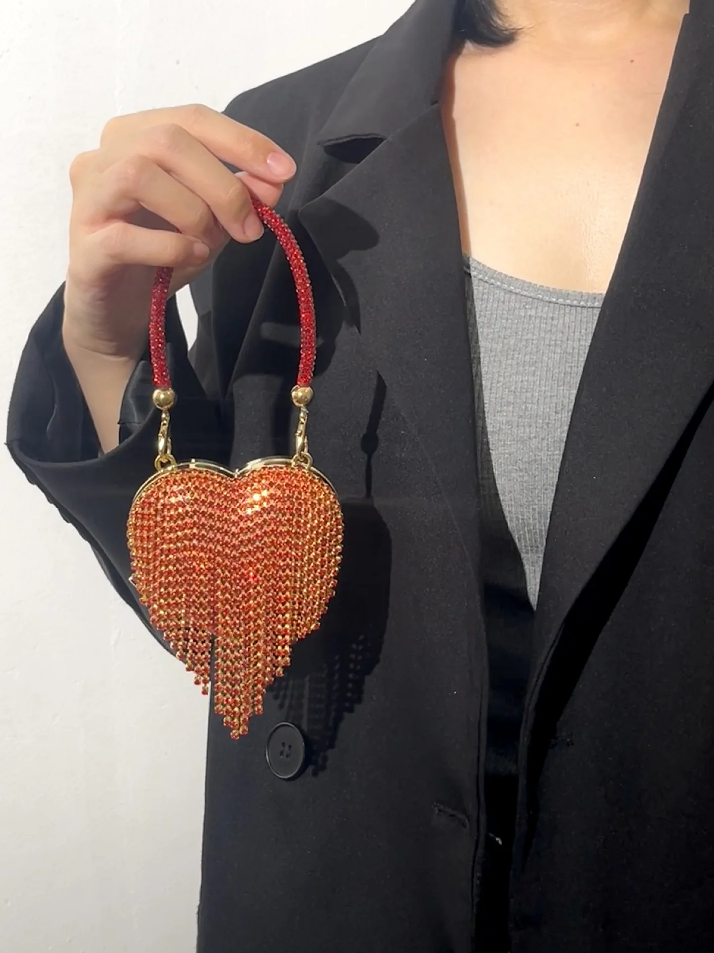 Fashionable mini heart-shaped chain bag with diamonds, a versatile and simple evening crossbody bag for women