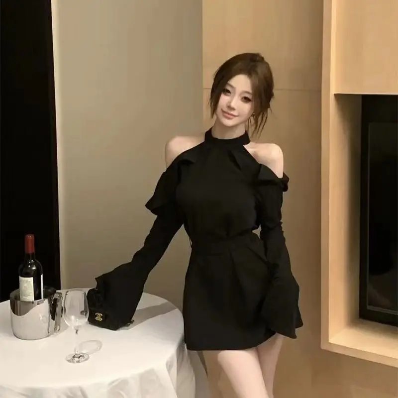 

Off-shoulder Long-sleeved Chiffon Dress in Summer Black New Temperament Straps Slim Waist-hugging Skirt