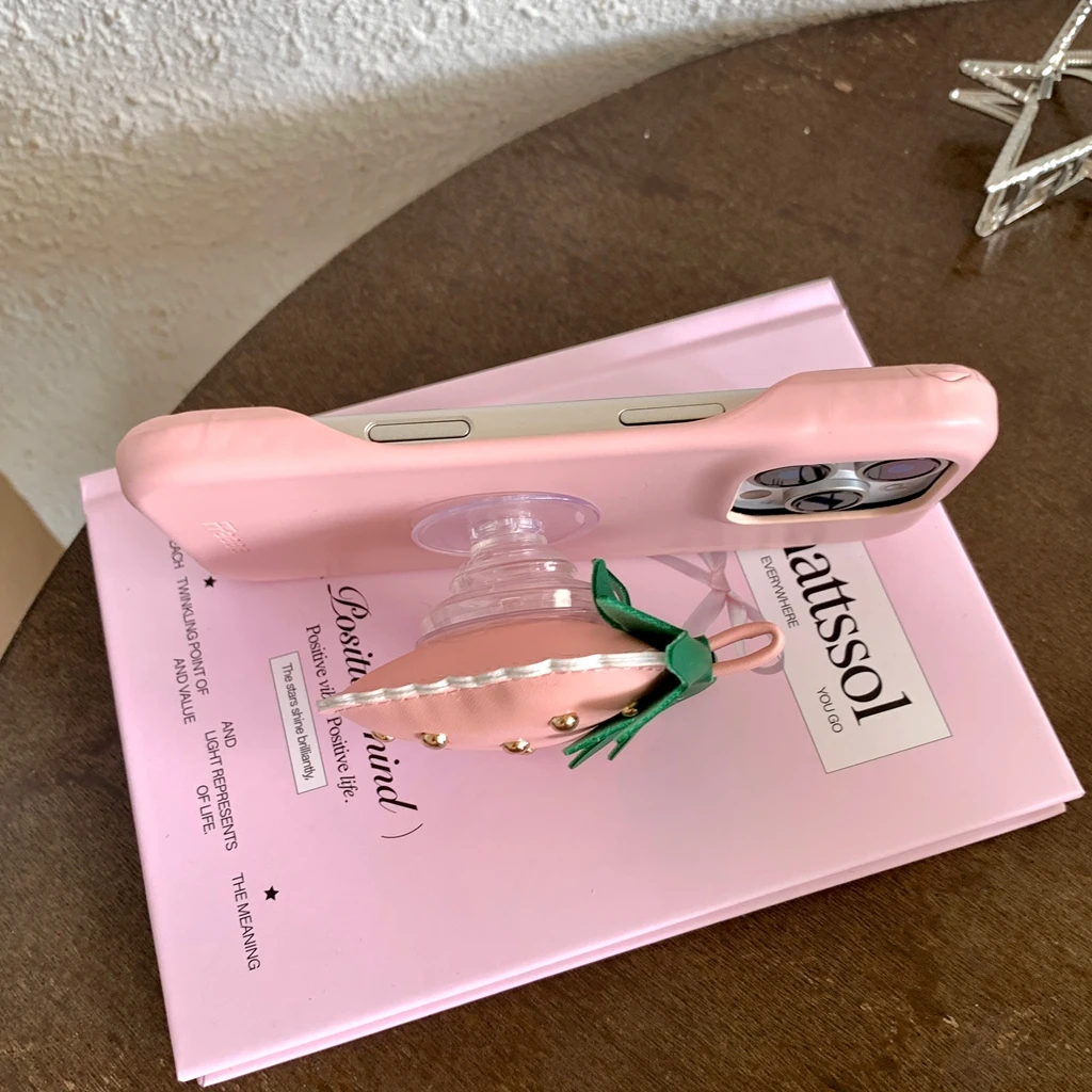 Casing Penutup Ponsel Pelindung Tahan Benturan Paku Keling Stroberi Kulit Merah Muda Sederhana Canggih untuk iPhone 16 15 14 13 Pro Max