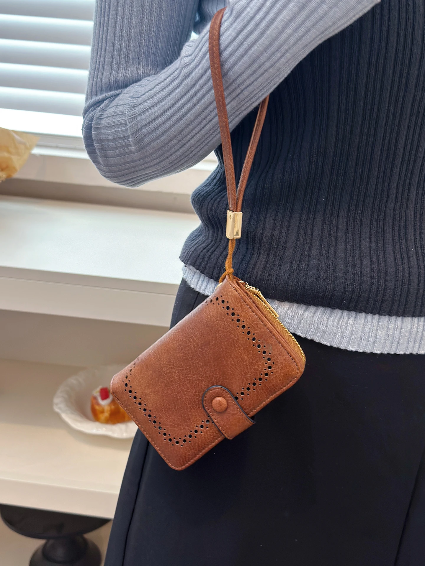 Ladies Short Large Capacity Wallet Elegant Card Holder Two-In-One High-End Anti-Theft Brush Money Clip Document Cover
