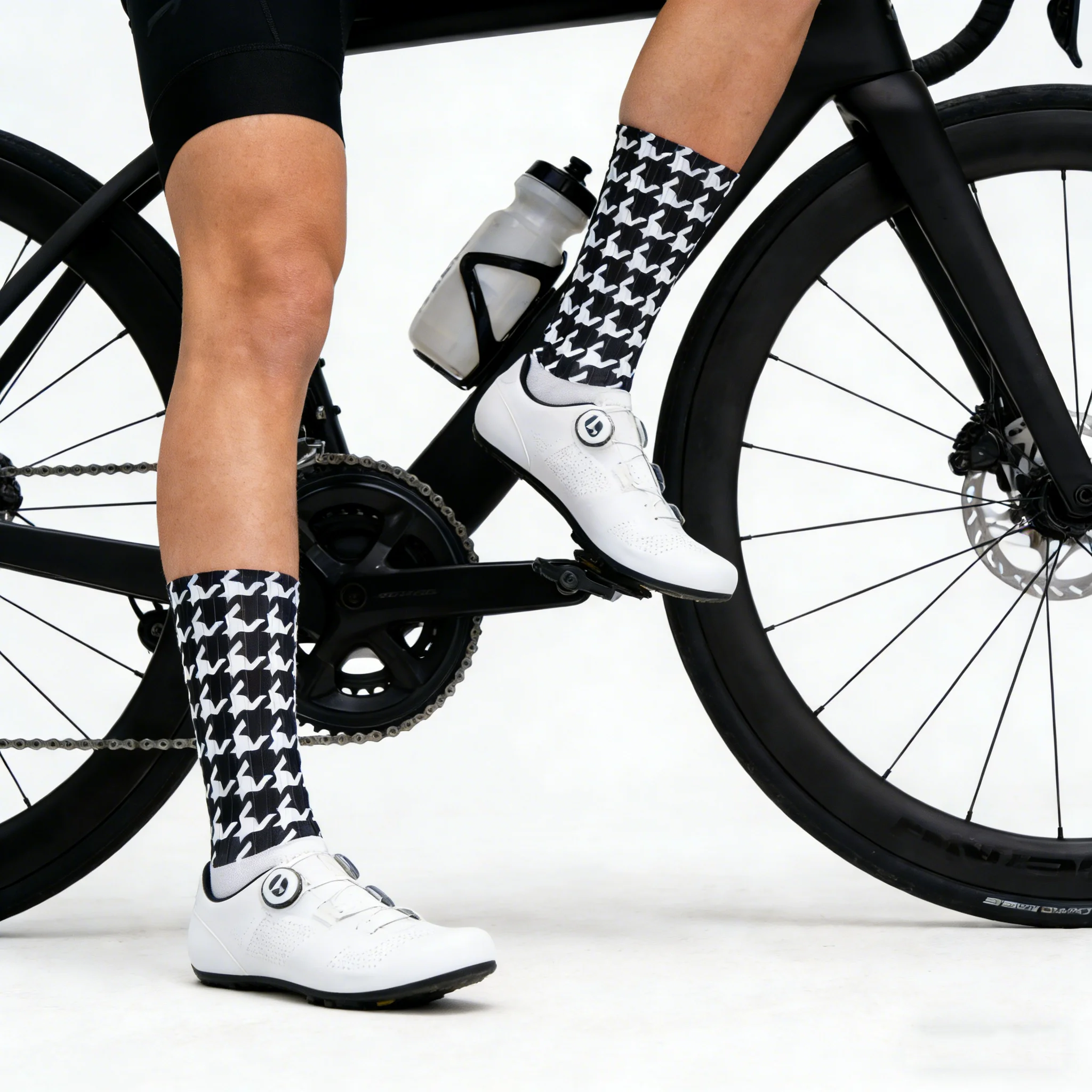 

Новые профессиональные бесшовные мужские спортивные носки с защитой от скольжения, дышащие, для шоссейного велоспорта и активного отдыха