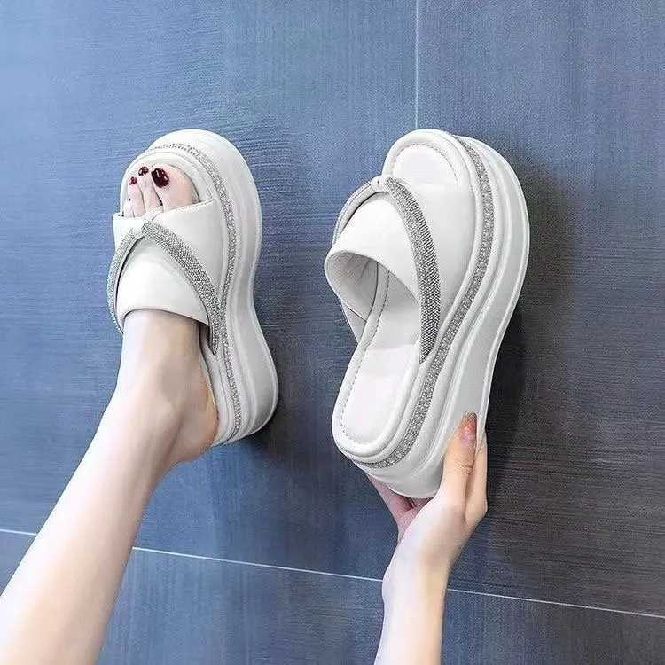

High heeled sandals for women in the summer of 2026 new style for wearing outside with sponge cake and rhinestone slippers