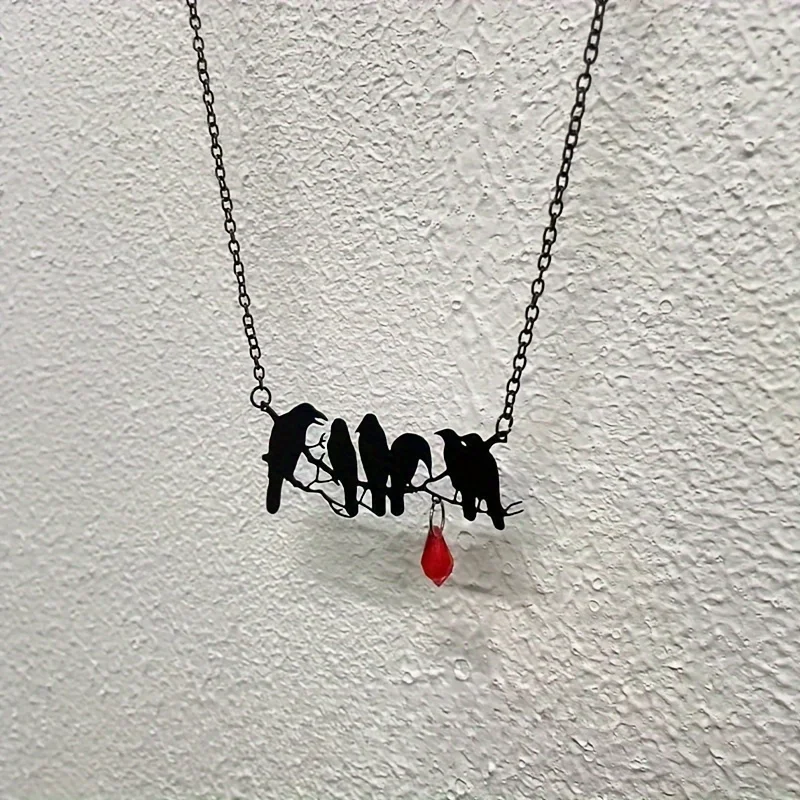 Ha llegado un collar vintage con seis cuervos posados en ramas, que presenta un estilo gótico negro adecuado tanto para hombres como para mujeres, convirtiéndolo en una de las mejores opciones para accesorios navideños.