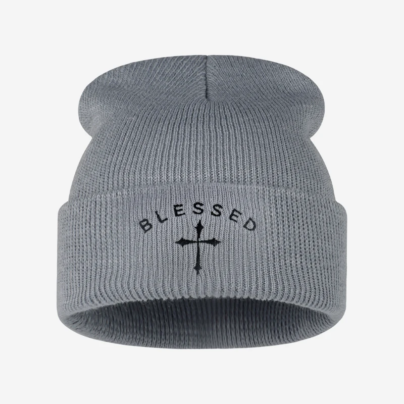 قبعة شتوية محبوكة مزينة بتطريز - مراجعة Beanie Cuffed Knit وسعره