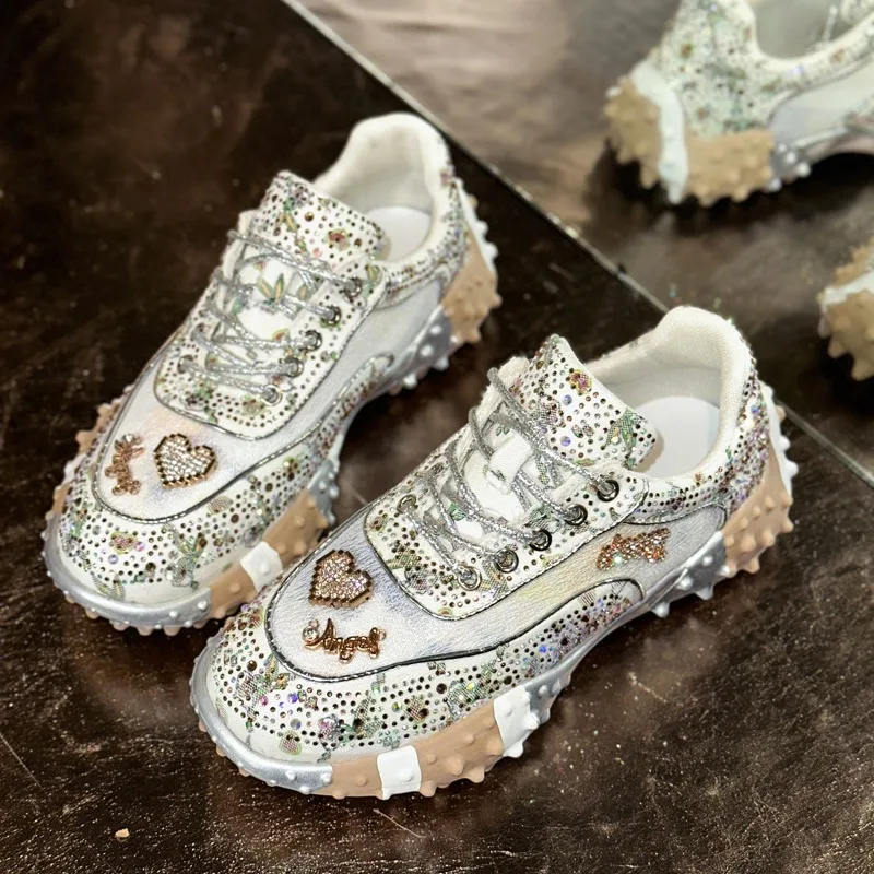 

2025 женские нескользящие кроссовки, роскошная спортивная обувь с кристаллами и металлическим декором, удобная дышащая повседневная износостойкая обувь