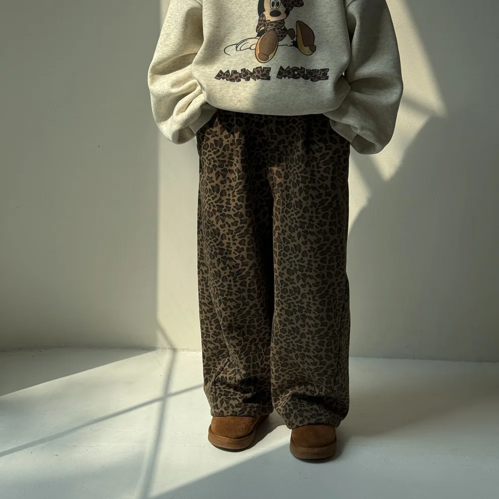 

Детские штаны, зима 2025 года, корейские бархатные штаны с леопардовым принтом для маленьких девочек, широкие брюки с утолщенной эластичной резинкой на талии