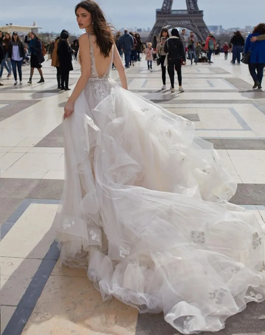 Robes de mariée en tulle 3D A-ligne, décolleté en V profond, dos ouvert, fleurs faites à la main, balayage, train, patients, quelle que soit la robe de mariée, la plus récente