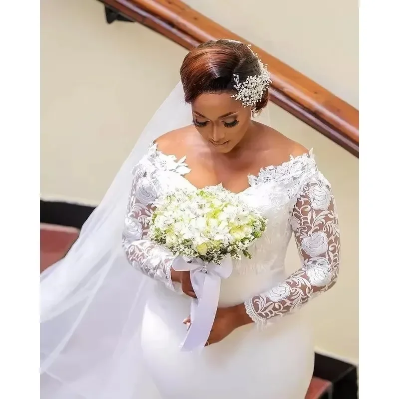 Maßgeschneiderte V-Ausschnitt aus der Schulter Spitze Meerjungfrau Plus Size Brautkleider Pinsel Zug Satin lange Ärmel Hochzeit Vestidos