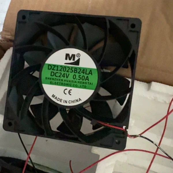 

DZ12025B24LA DC 24 В 0,50 А 120x120x25 мм 2-проводной охлаждающий вентилятор для сервера