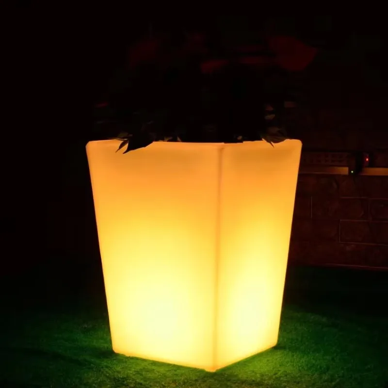 

CJccCJcc versandte Artikel светящийся ротационный формовочный RGB полноцветный светящийся барный стул