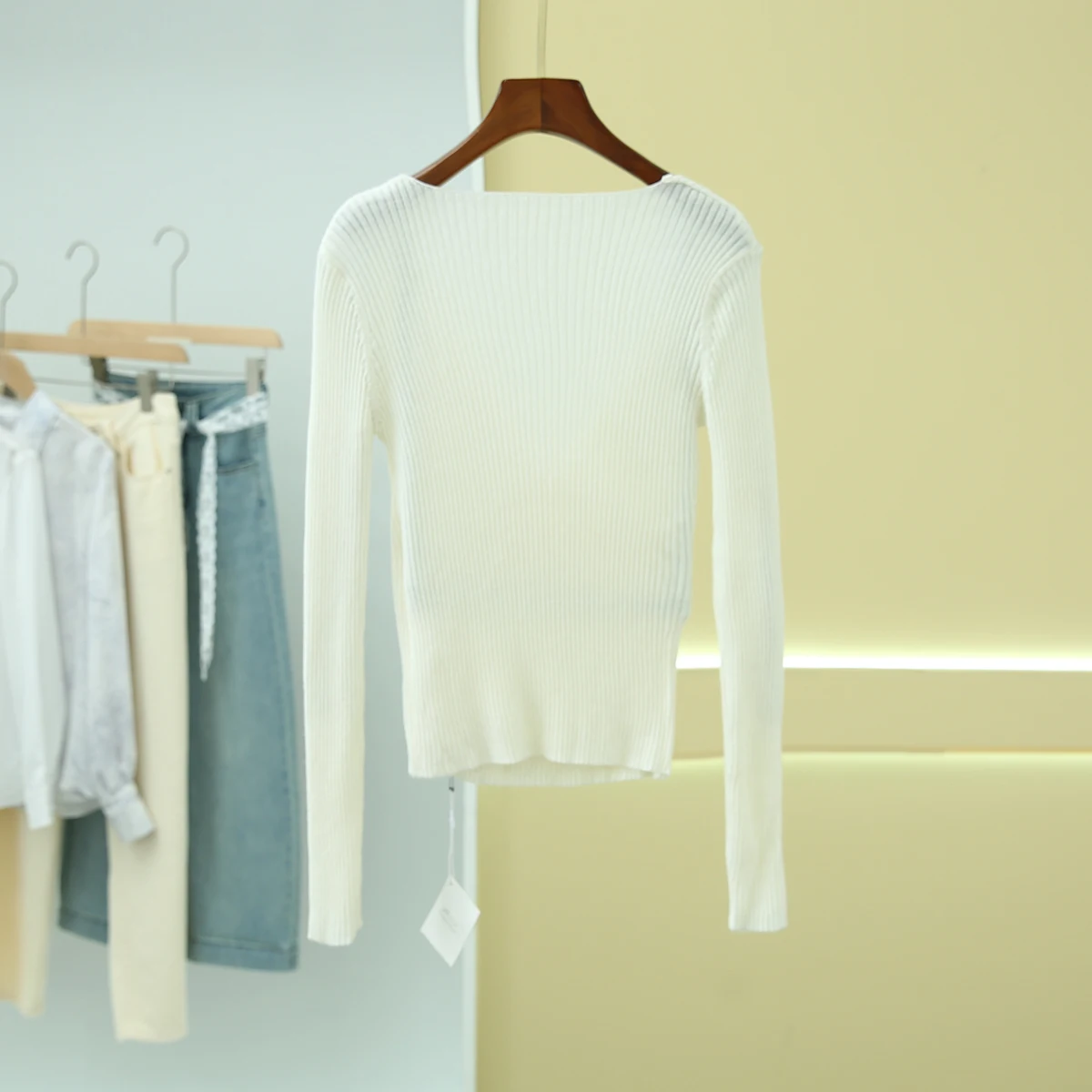 Ba Series V-Ne Long Sve Base lavorata a maglia irt Slim Fit Nuovo arrivo Collezione primaverile Dongyang Home Faion da donna