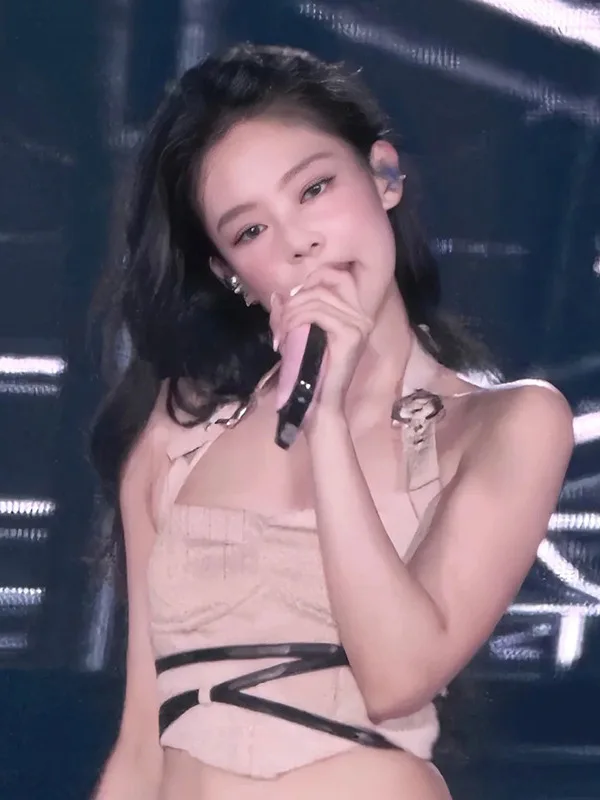 เสื้อครอปท็อปสายเดี่ยวสำหรับผู้หญิง แฟชั่นฤดูร้อน ผ้าบางเบา เหมาะสำหรับคอนเสิร์ตสาวเซ็กซี่แนวแจ๊ส