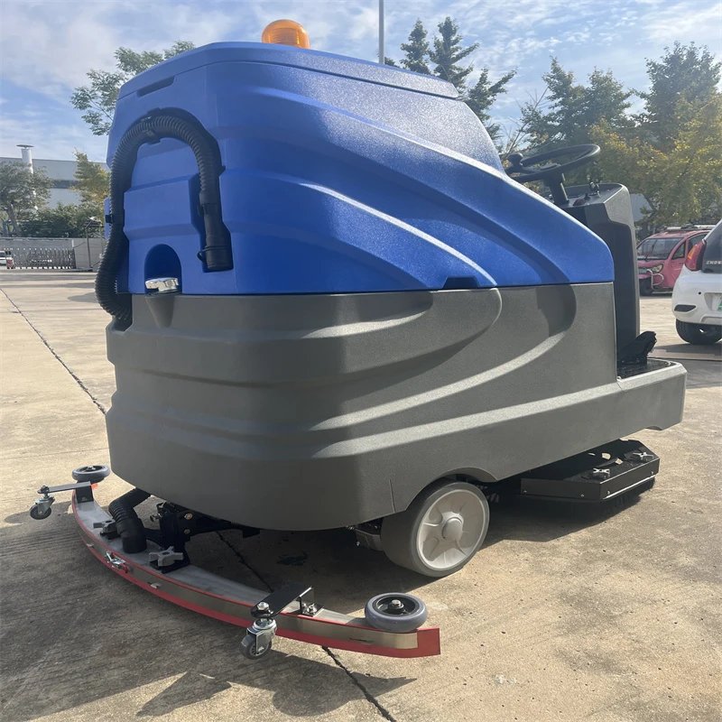 950 Lavapavimenti Macchina per la pulizia e l'aspirazione Spazzatrice tre in uno Tipo di auto Lavatrice per spazzare e pulire