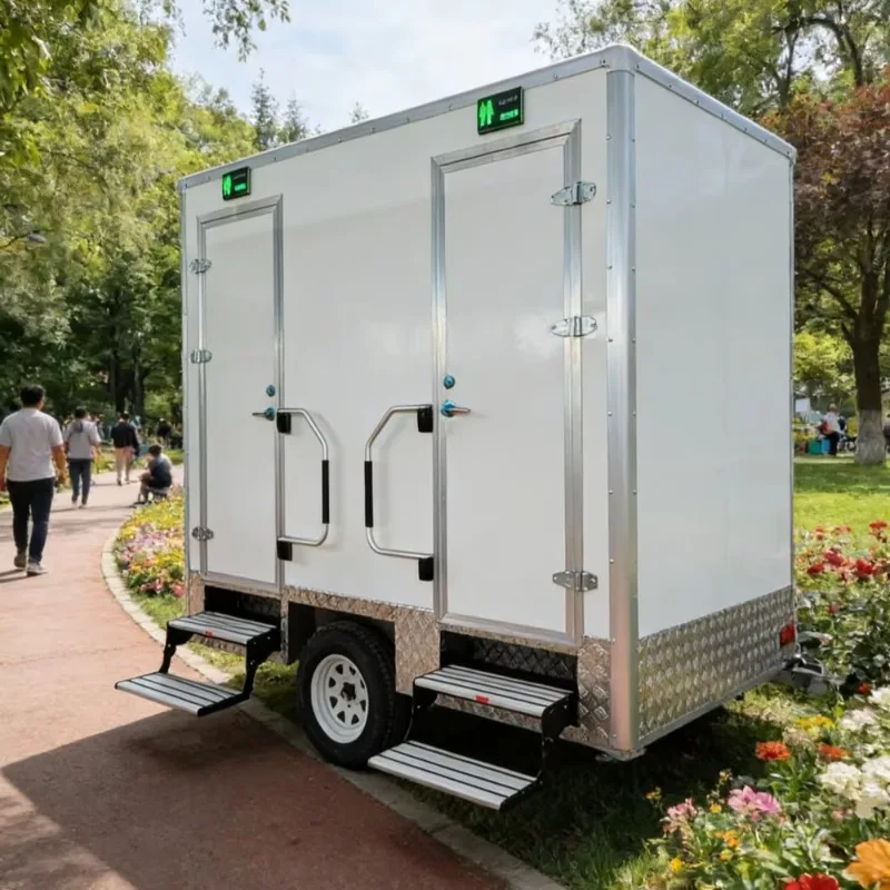 Customized Best VIP Portable Mobile Home Party Toilets Outdoor Mobile Flushing Toilet Truck With Urinal Waste Tank