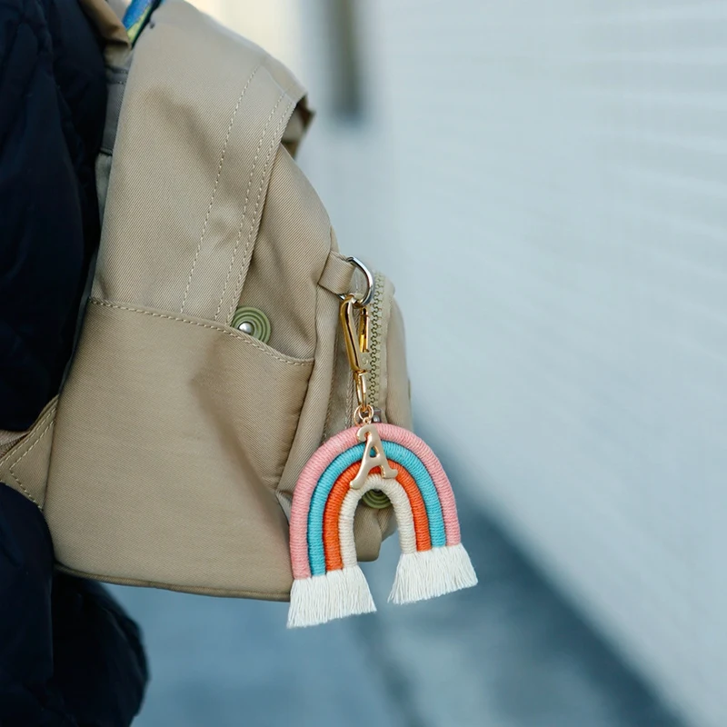 Porte-clés arc-en-ciel en macramé, porte-clés tissé à la main de style bohème, pendentif de clé arc-en-ciel de comparateur de couleurs pour sac à main de clé de voiture