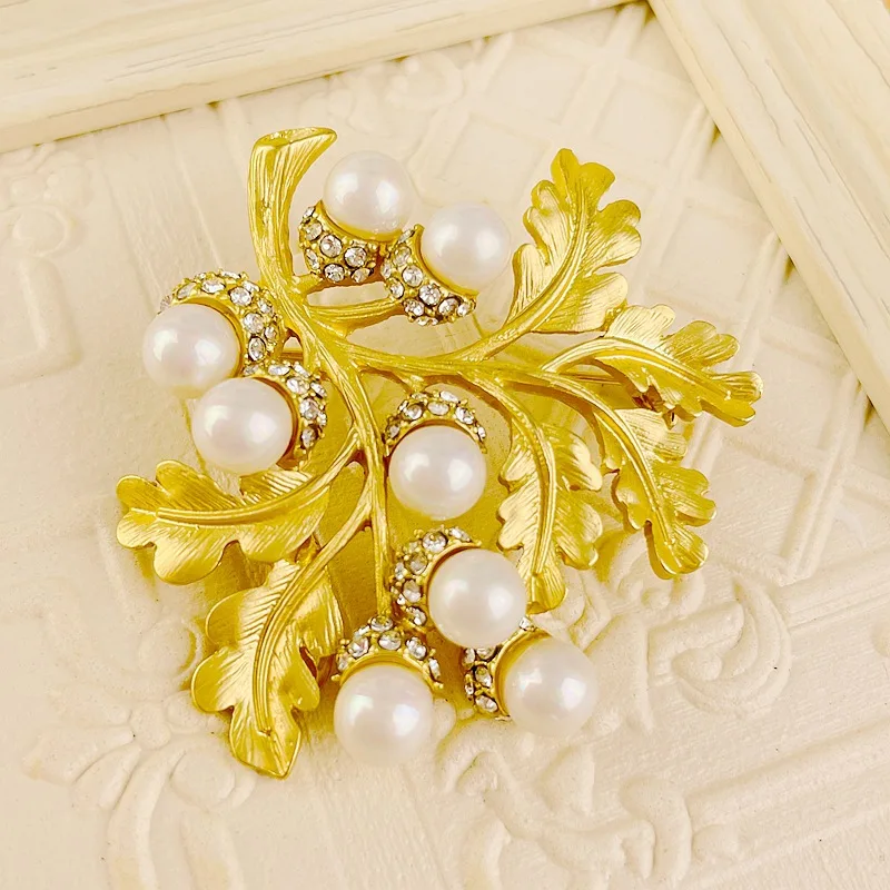 Vintage Classic Golden Pearl Coral Brooch Pin Earrings For Women Girls Retro Palace Style Banquet Party Jewelry Ear Rings Gift