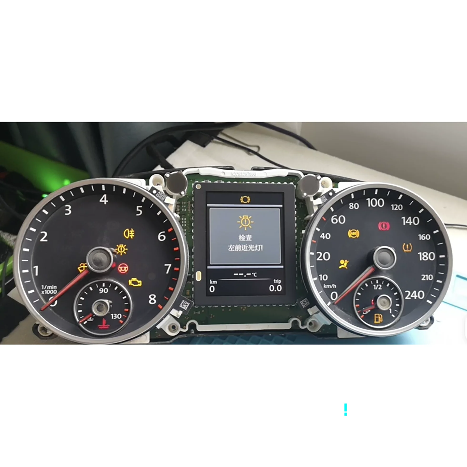 The original 3.5-inch LT035CA23000 display screen is suitable for the instrument displays of Audi A4, A5, A6, A7, Q5 and Q7.