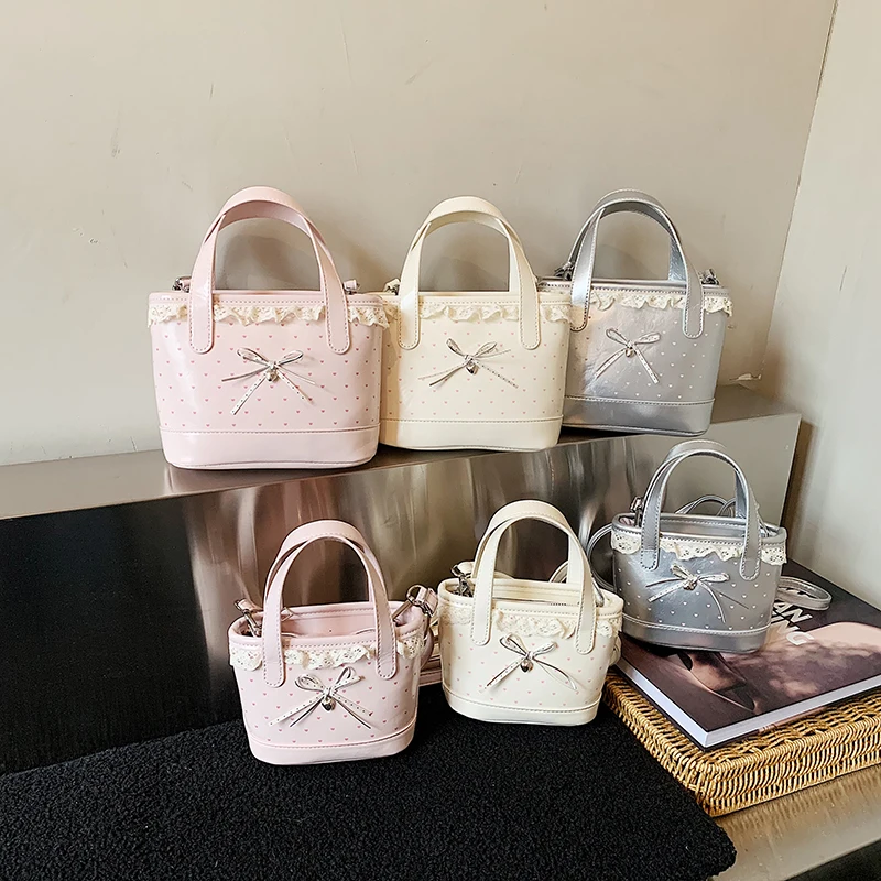 

Модная маленькая сумка с принтом в виде сердечек, из искусственной кожи, с верхней ручкой, милая сумка через плечо для девочек, с кружевной отделкой, повседневная сумка-тоут.