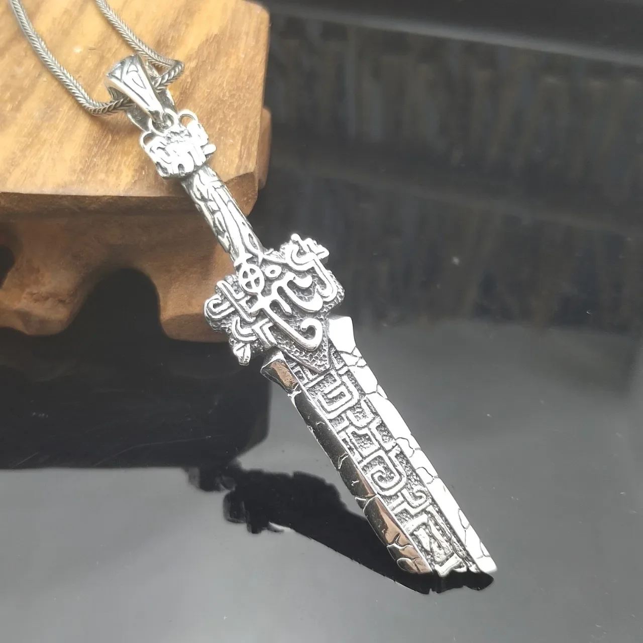 

Boutique S925 Sterling Silver Broken Sword Vintage Pendant Aggressive Texture Pendant Necklace Fashion Street Accessories Gift