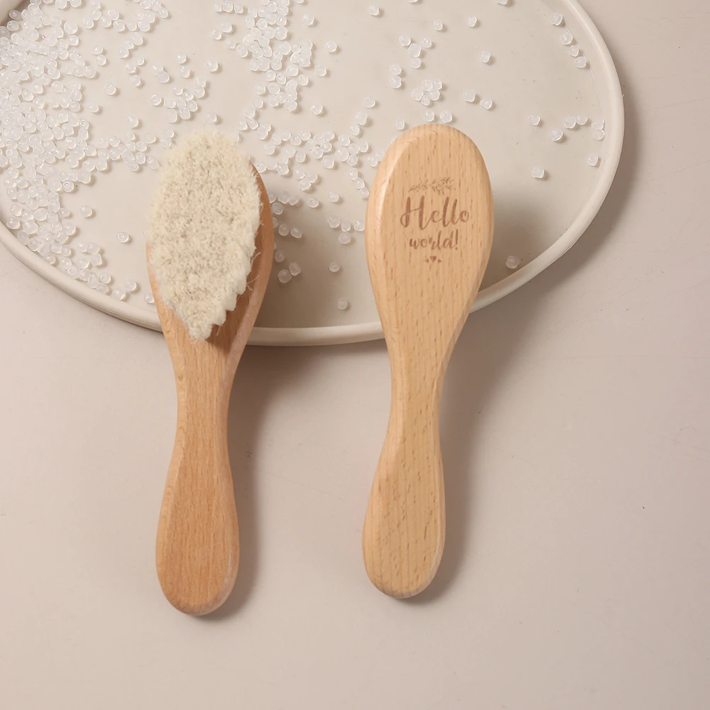 

Натуральная щетка для ухода за волосами ребенка: ручка из бука с шерстяной щетиной, подарок для новорожденного с гравировкой «Hello World», предметы первой необходимости для младенцев