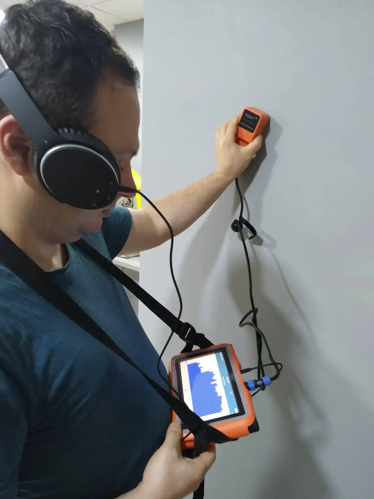 

PQWT L50 Leakage Under Ground and Behind Dry Walls Pipe Leakage Home Use Water Leak Detector