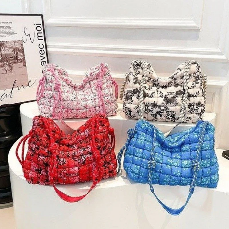 

Элегантная дизайнерская женская сумка через плечо из кожи и модной привлекательной кожи