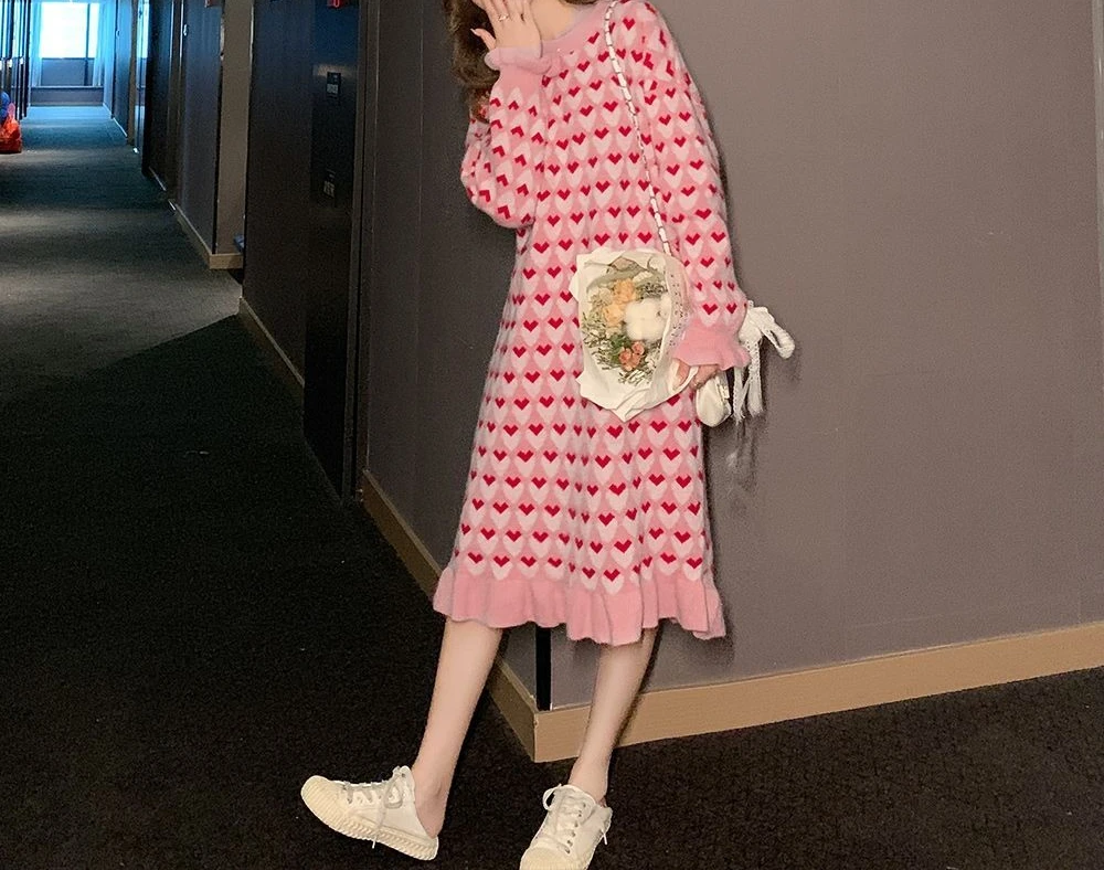 ฤดูใบไม้ร่วงและฤดูหนาวใหม่ Love เสื้อกันหนาวผู้หญิงหลวมสไตล์ขี้เกียจความยาวกลางชุดถักภายใน