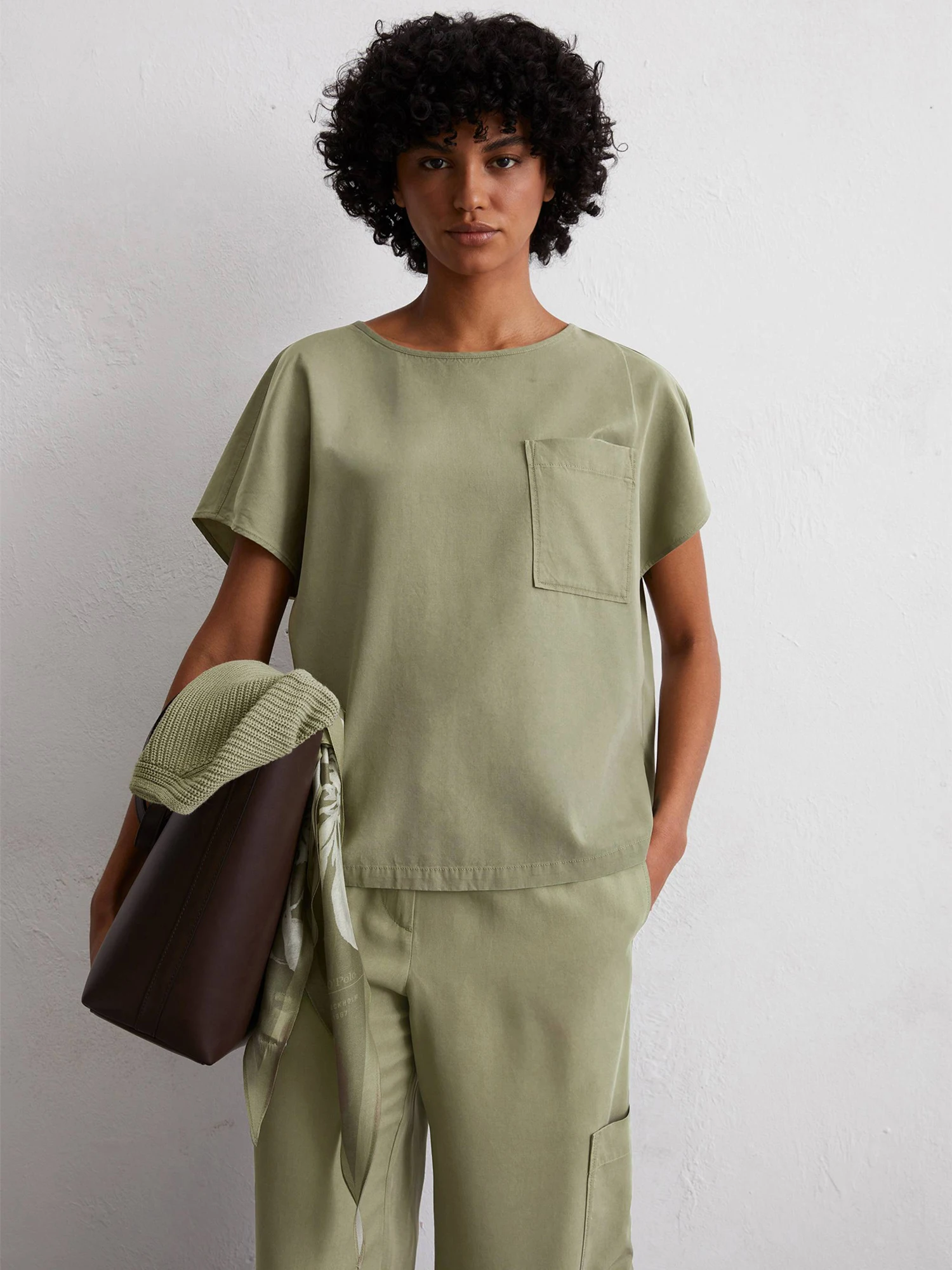 

Женская футболка свободного кроя с круглым вырезом и коротким рукавом, больших размеров, летняя, новый стиль, из шелкового материала, с эффектом похудения, цветная