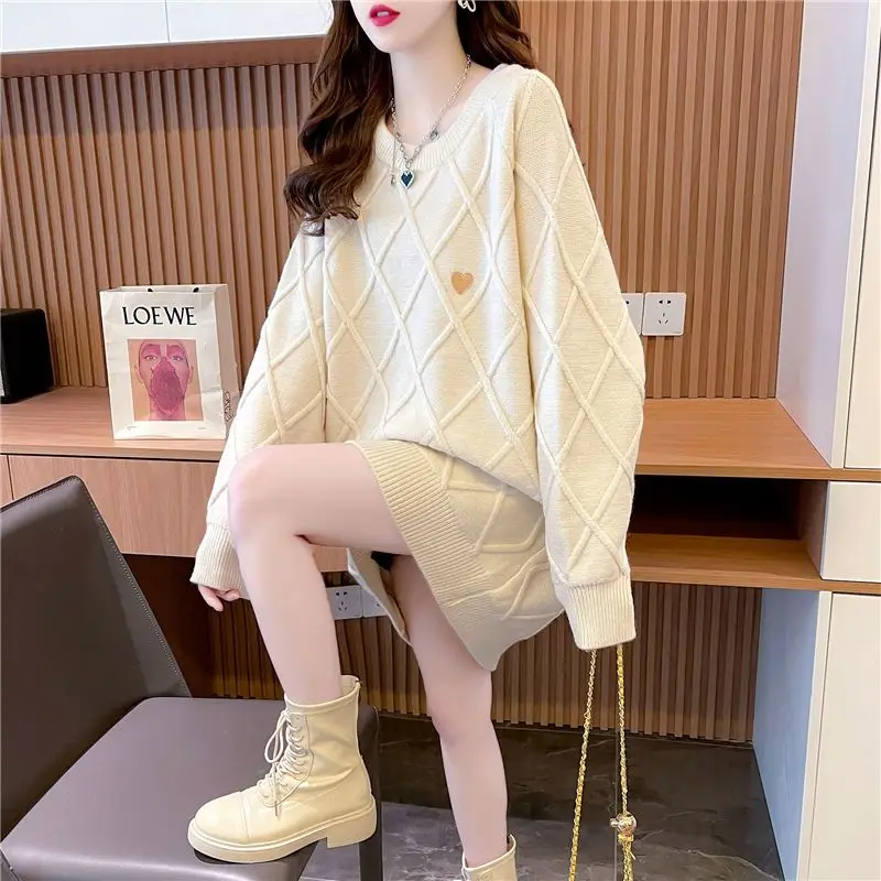 2023 Autumn/Winter New Thickened Mid Length Fresh Woolen Dress Loose and Versatile Fashion Knitting Trend