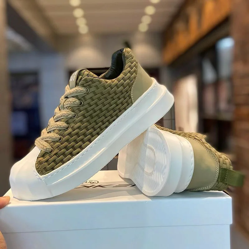 2025 Summer New Mesh Ultralight Professional Running Shoes Sneakers, lightweight, breathable and shock-absorbing.