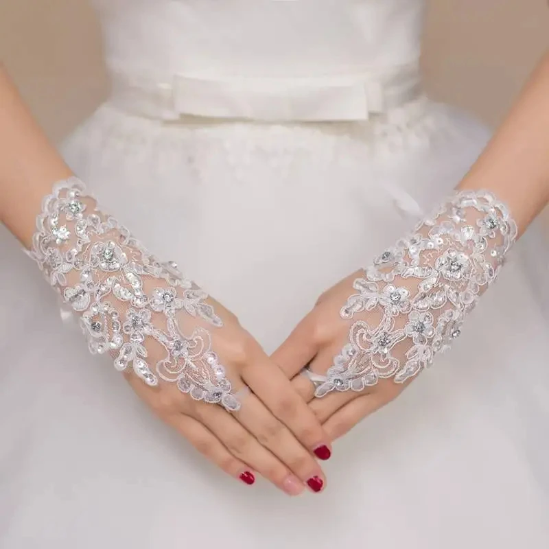 Lovely Short  Lace Beads  Gloves Wrist  Length Bridal Fingerless Gloves  Wedding  Accessories