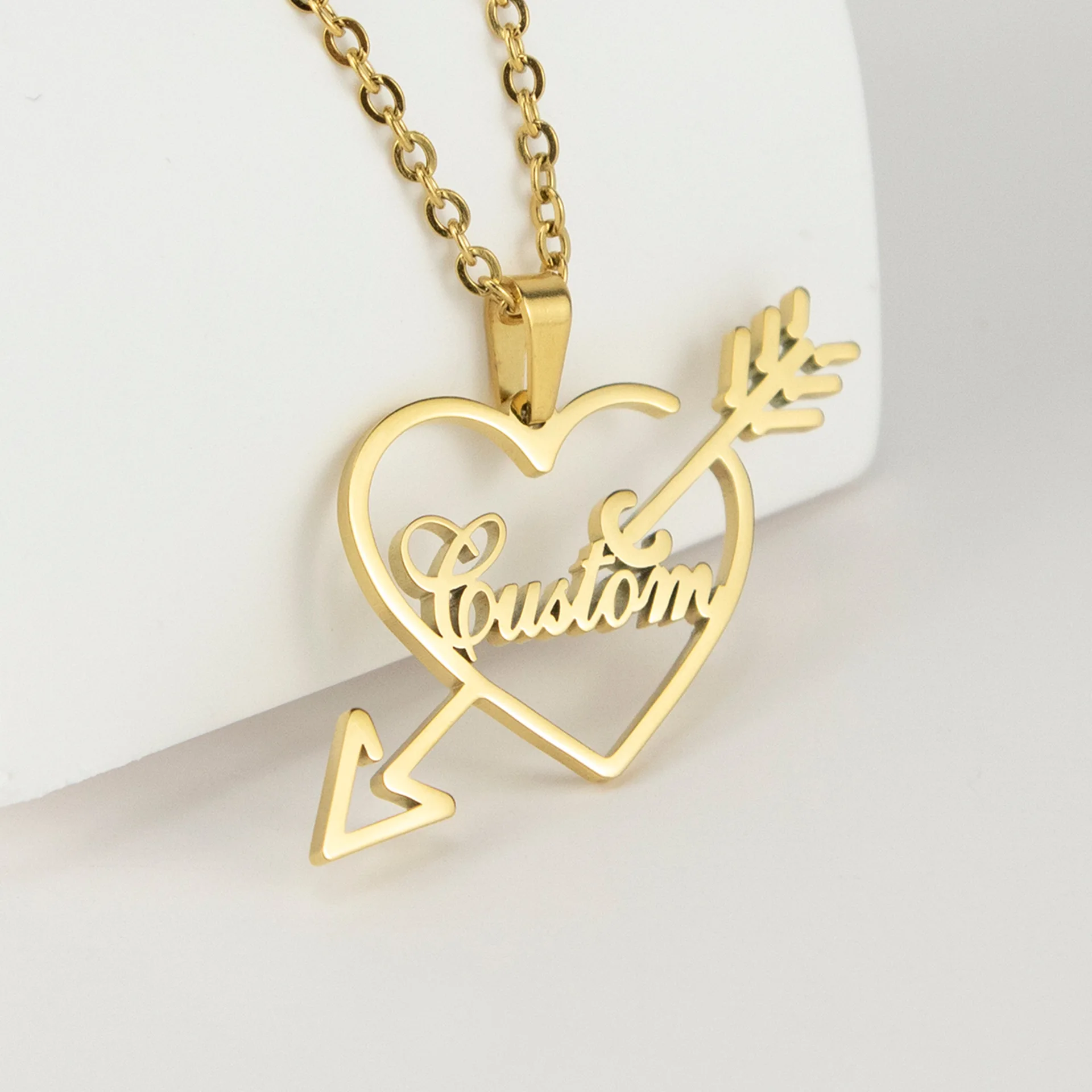 

2025 Fashion DIY stainless steel one arrow piercing heart plating 18K gold couple English letter necklace Jewelry gifts