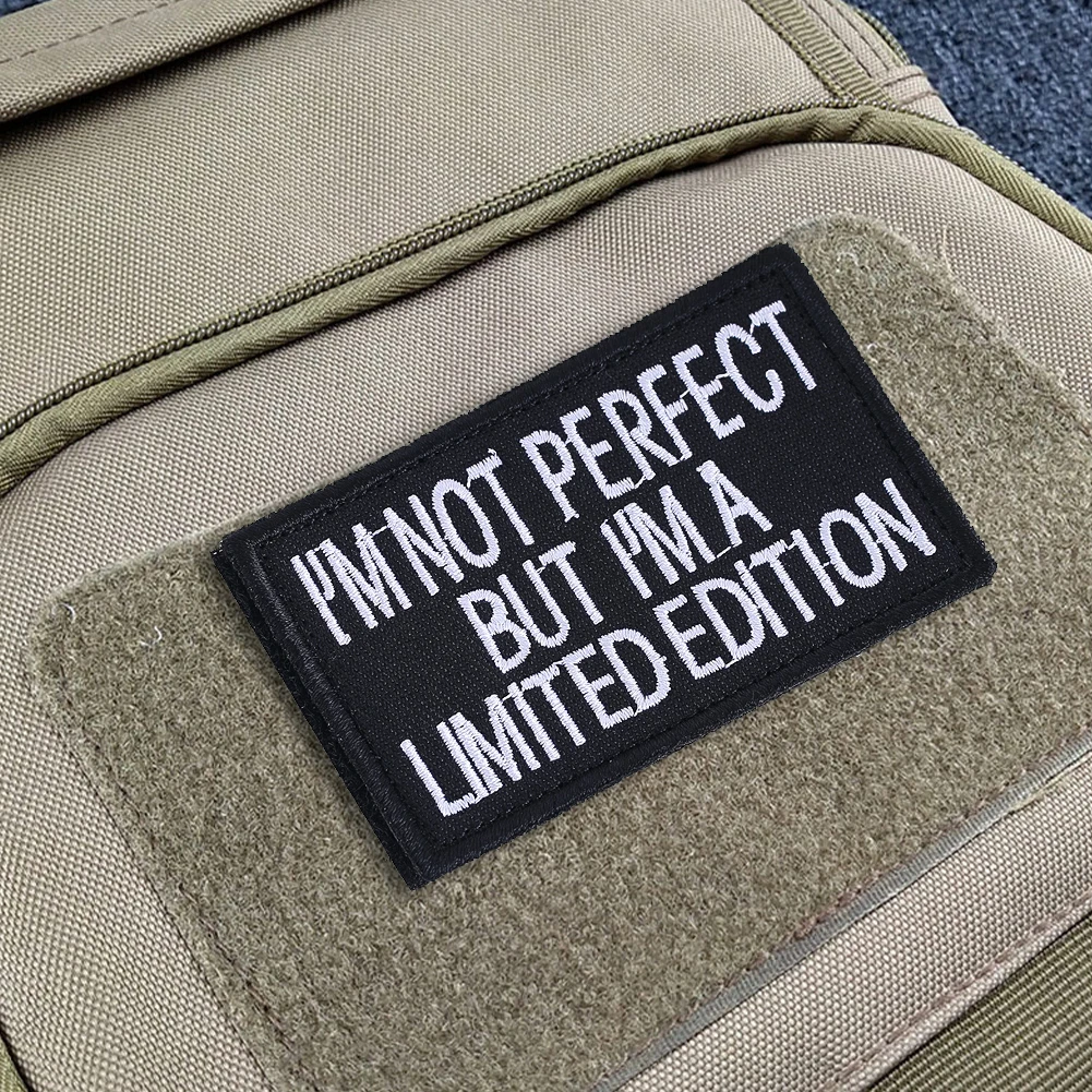 1 قطعة عبارة الإنجليزية هوك حلقة أنا لست مثالية ولكن أنا طبعة محدودة ماجيك التصحيح للملابس السترات الخياطة اكسسوارات الديكور #1