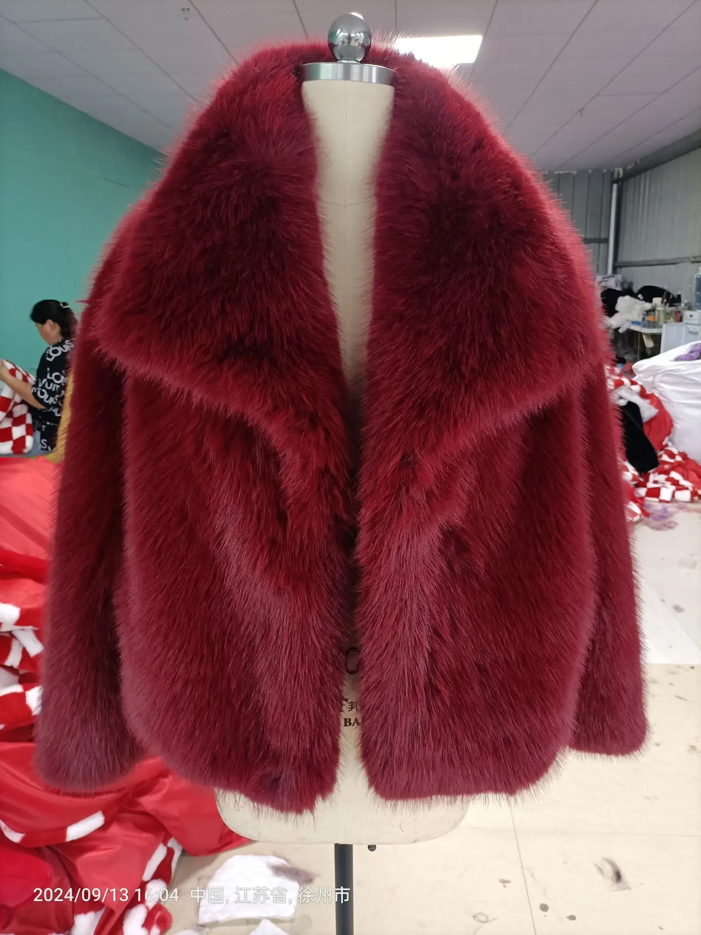 Women's Artificial Fur Coat with Large Lapel Short Fashionable Fox Fur Style Fluffy Plush Clothing for Ladies