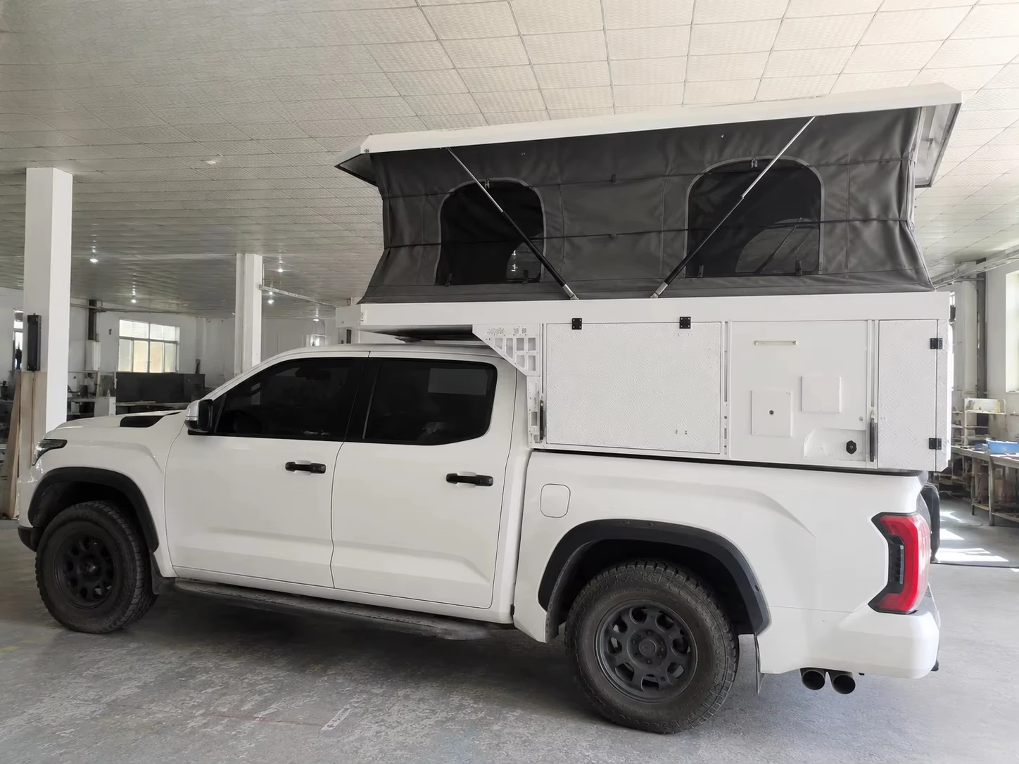 Custom Offroad Pickup Truck Camper Hardtop Roof Top Tent Waterproof Sun Awning Roof Bed Rack Outdoor Truck Canopy Tent