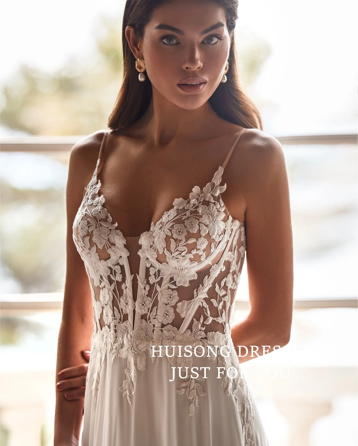 HUISONG vestidos de novia personalizados bohemios vestidos de novia de gasa Apliques de encaje sin mangas escote en forma de corazón tirantes finos A-Line