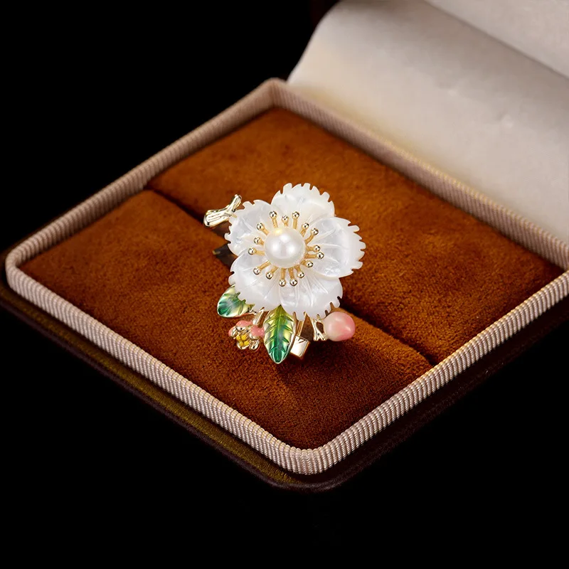 Большое, элитное, элегантное, большое, модное и свежее платье-брошь в стиле кантри.