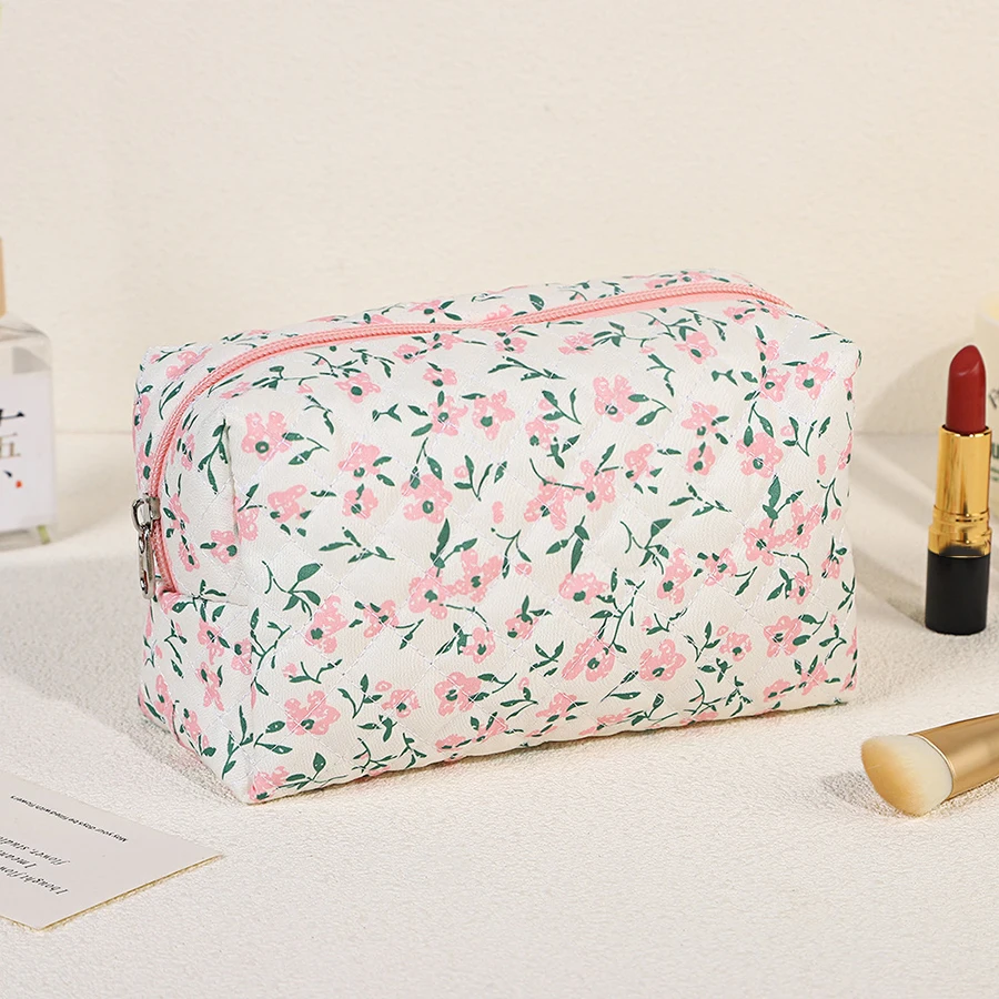 Cute Bear Flower Quilting Cotton Makeup Bag Women Zipper Cosmetic Organizer borsa di stoffa femminile custodia da toilette portatile per ragazza