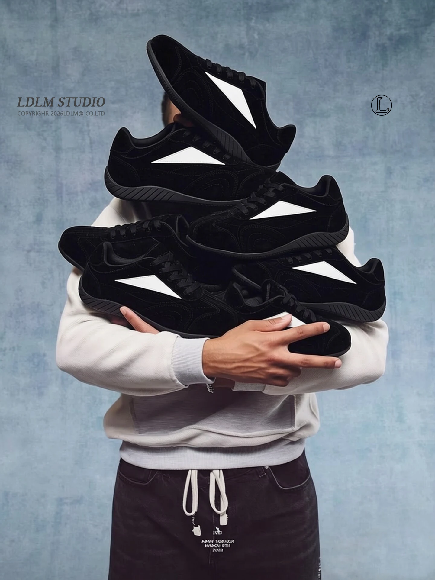 sneakers-da-corsa-comode-e-leggere-unisex-nere-versatili-con-suola-piatta-nuova-collezione-primavera-estate-design-romantico