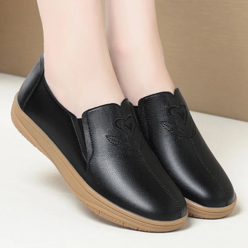 New Woman Flats 2024 Spring Autumn Soft Leather Anti-slip Wedges Single Casual Shoes Soft Bottom Comfort Mom Granny Shoes Daily