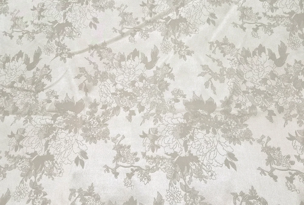 1 Meter x 1,48 Meter eleganter, naturweißer Jacquard-Satin-Stoff aus weichem Polyester für Schal, Kimono, Futter – Detail 8