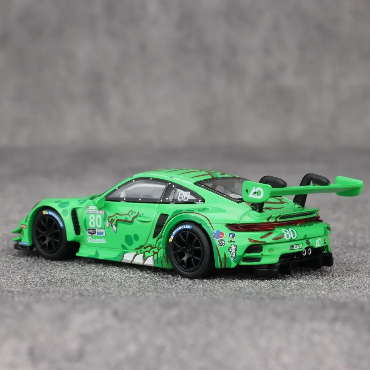 MINI GT 1:64 Porsce 911GT3R # 80 2023 Sebring-Automodellset aus grüner Dinosaurierlegierung