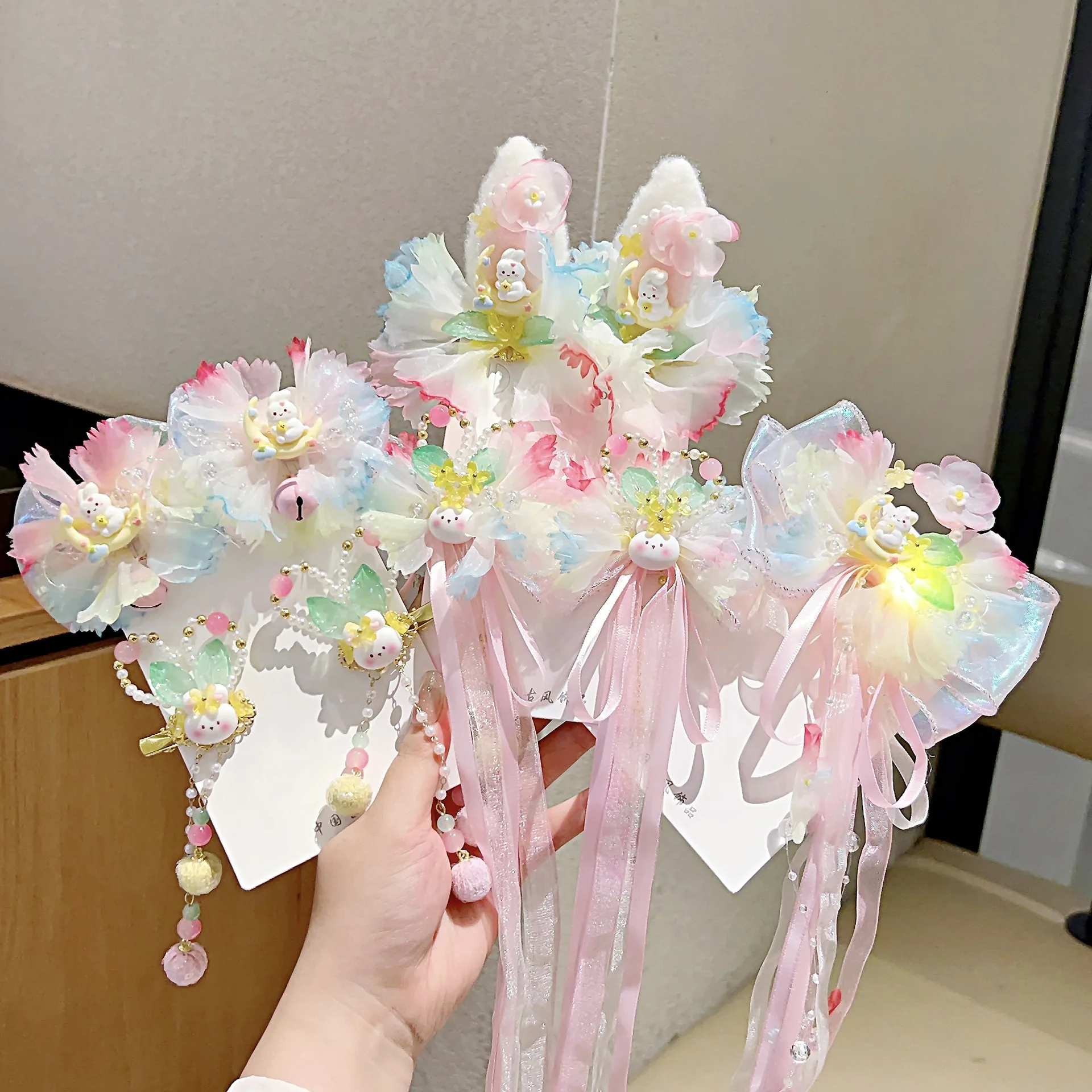 

Детский головной убор Hanfu, милый кролик с цветочной кисточкой, заколка для волос для девочек, блестящая подвеска, заколка принцессы, аксессуары для волос на праздник