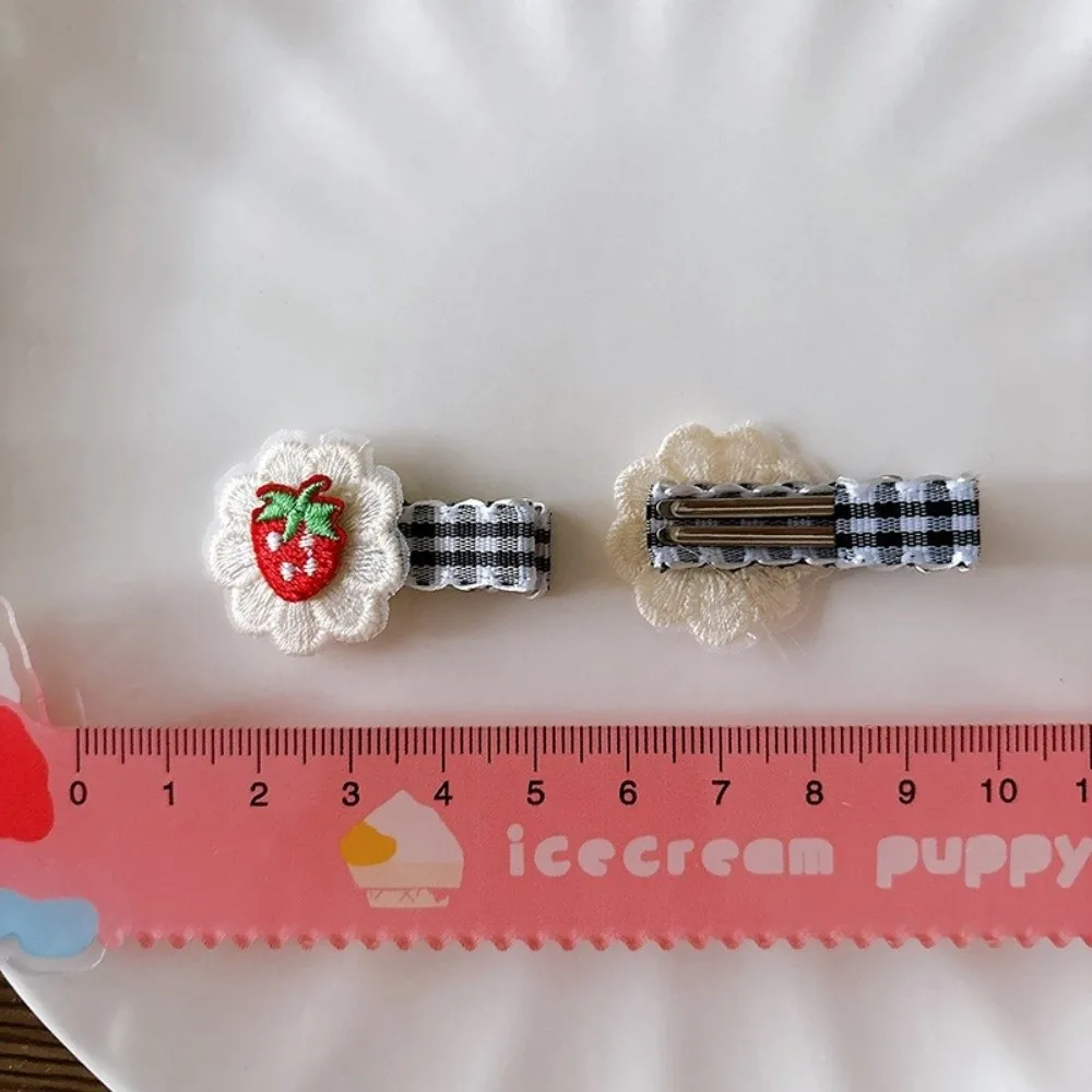 

2 шт. модные черно-белые заколки для волос в клетку с вышивкой клубники и вишни, милые заколки для волос, аксессуары для волос